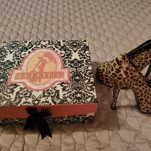 Womens Sz 7 Bordello Cheetah Print Platform Pump